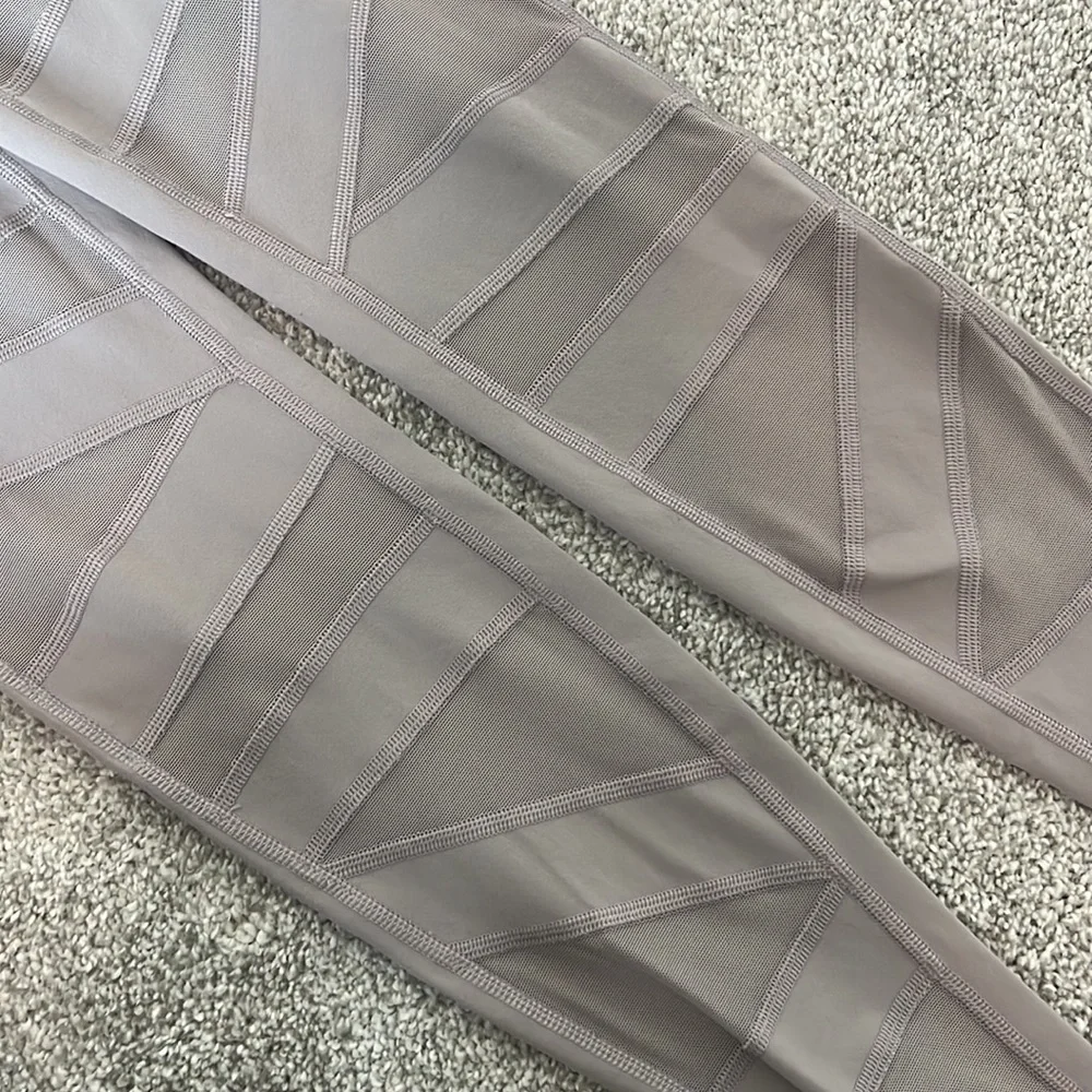 Wunder Under High Rise Legging - Picture 4 of 5
